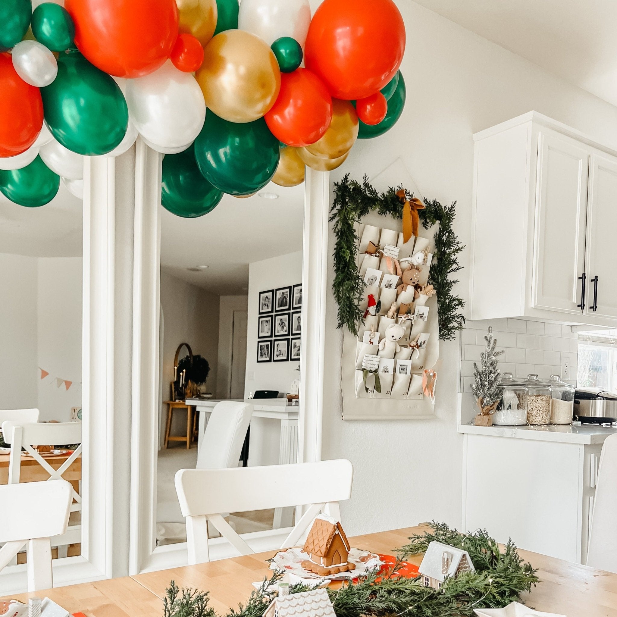 Classic Red & Green Holiday Balloon Garland Kit Main image