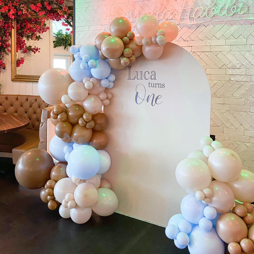 Balloon arch with pastel colors in a room setting